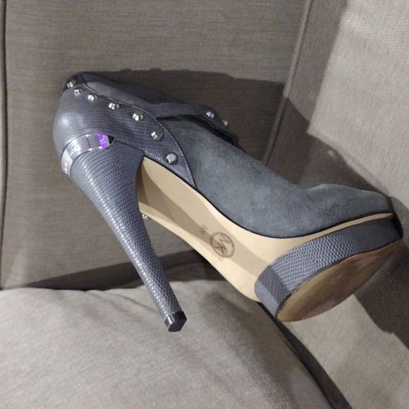 Michael Kors Peep Toe Gray Suede Booties with Silver studs. - Picture 3 of 4